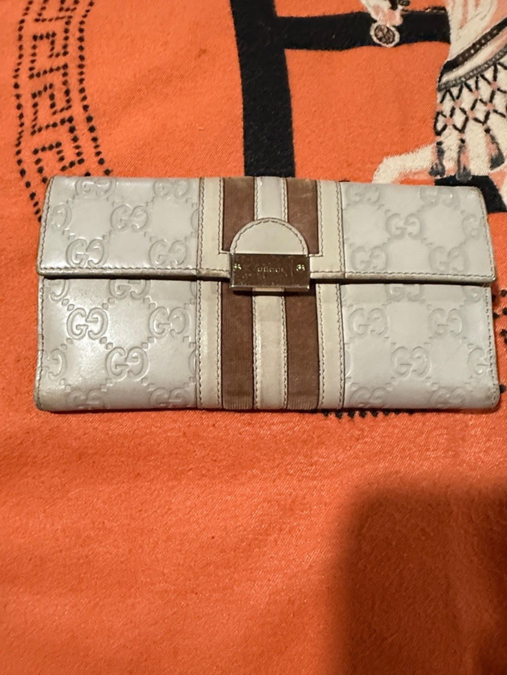 Gucci White Leather Continental Wallet with Brown Stripe Detail - Picture 7 of 7